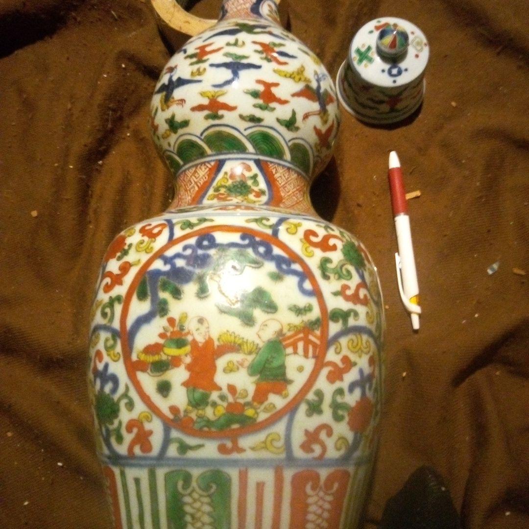 中国陶磁器　明萬歴赤絵　蓋付き壺