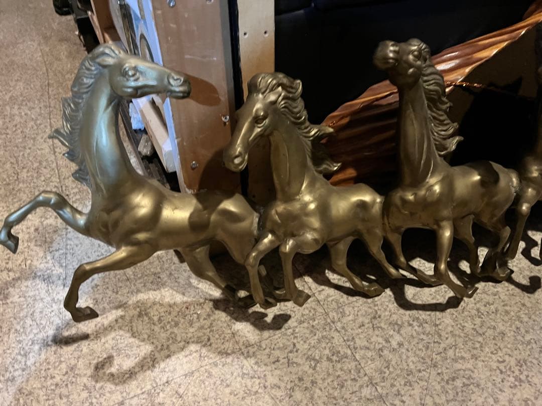 真鍮の馬の壁掛け、真鍮の馬、馬の壁掛け、120センチ、高さ約40．重さ9キロ