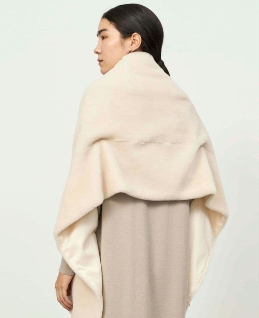 試着のみ完売SOÉJU ソージュ ウールボアケープ　アイボリー　大草直子