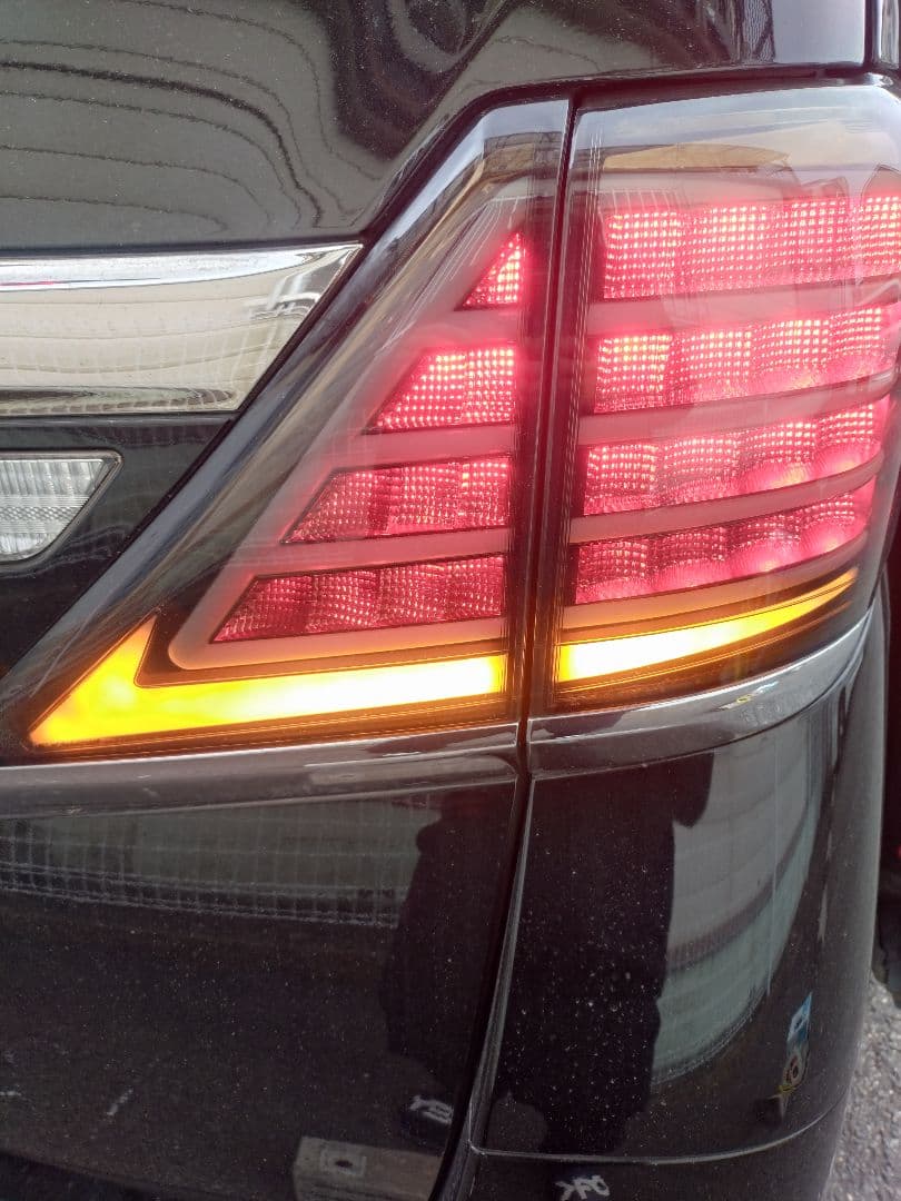 アルファード　20系　ヴァレンティ　LEDテール