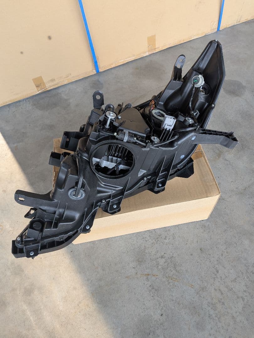 ランドクルーザープラド　150系　純正LED右ヘッドライト