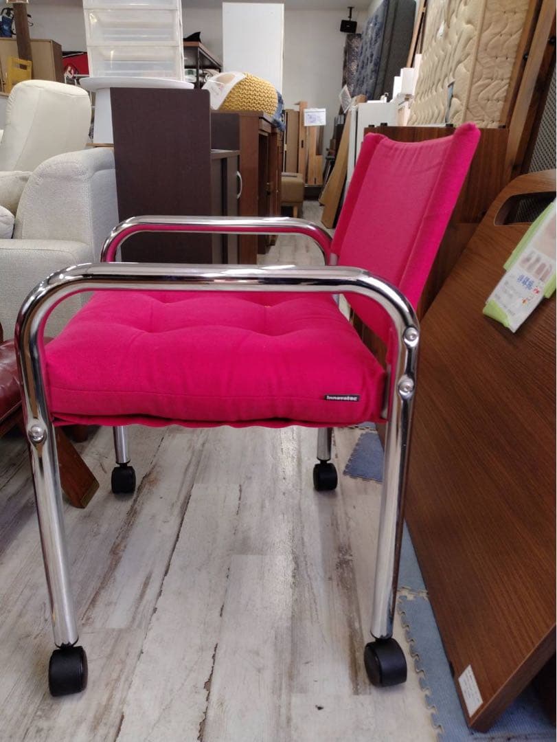 イノベーター　キャプテンチェア　レッド　椅子　北九州市福岡市限定