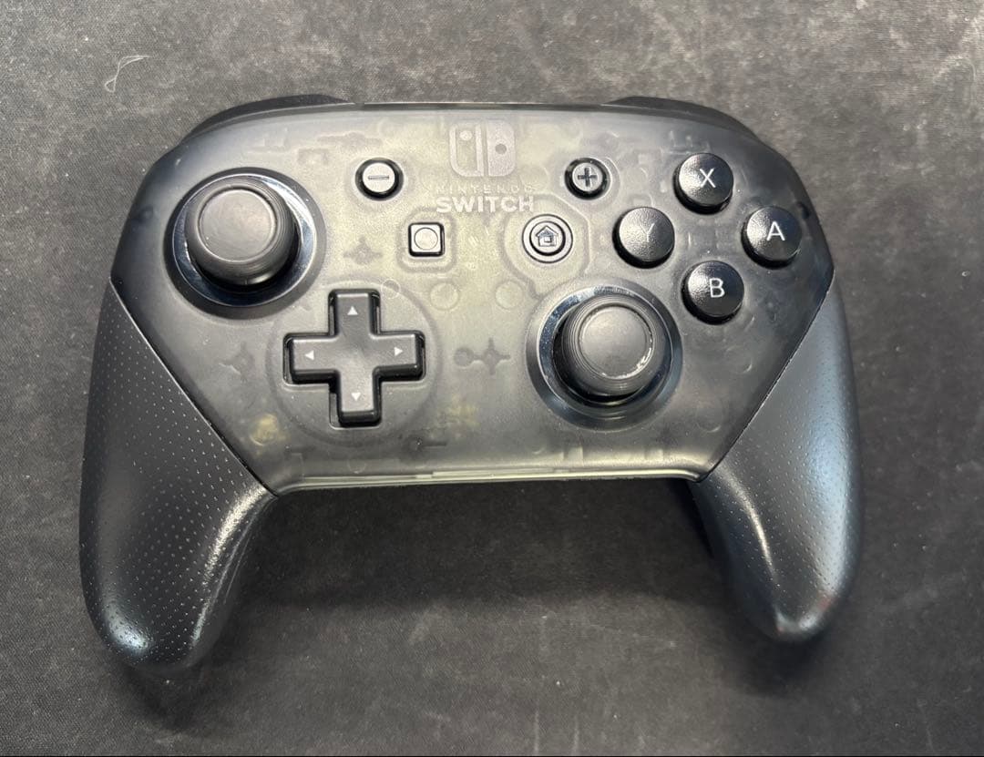 値下げ中！　Nintendo Switch 本体とプロコントローラー