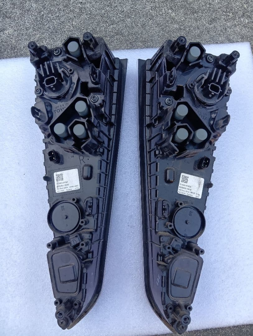 プリウス50 前期純正テールランプ