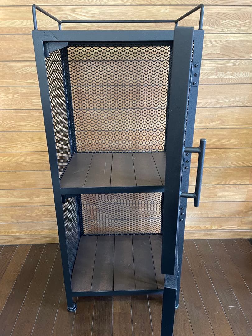 3段棚扉付きアイアン家具　アイアンラック　植物棚　　コレクション棚　多目的棚