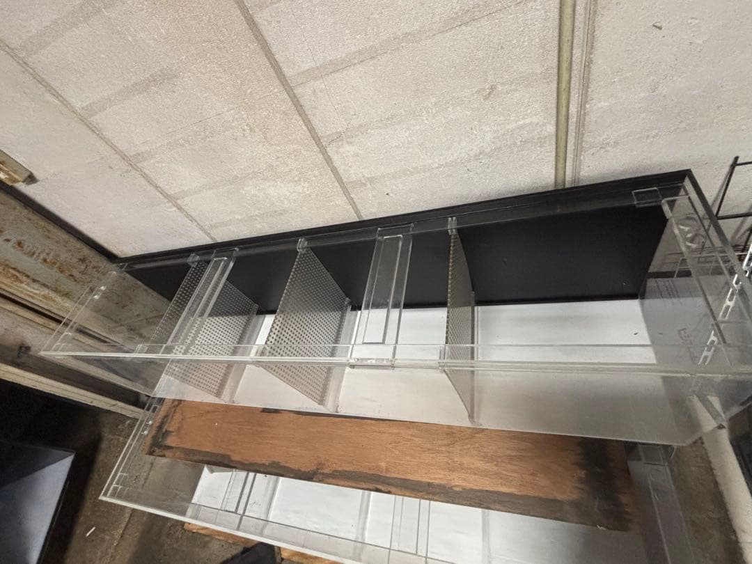 送料込み　約1800 400 450 白黒　アクリル水槽　エイ　生簀　爬虫類