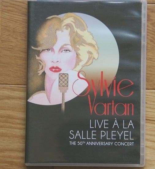 シルヴィ・バルタン50周年記念コンサートDVD-7P『Live A La Sal