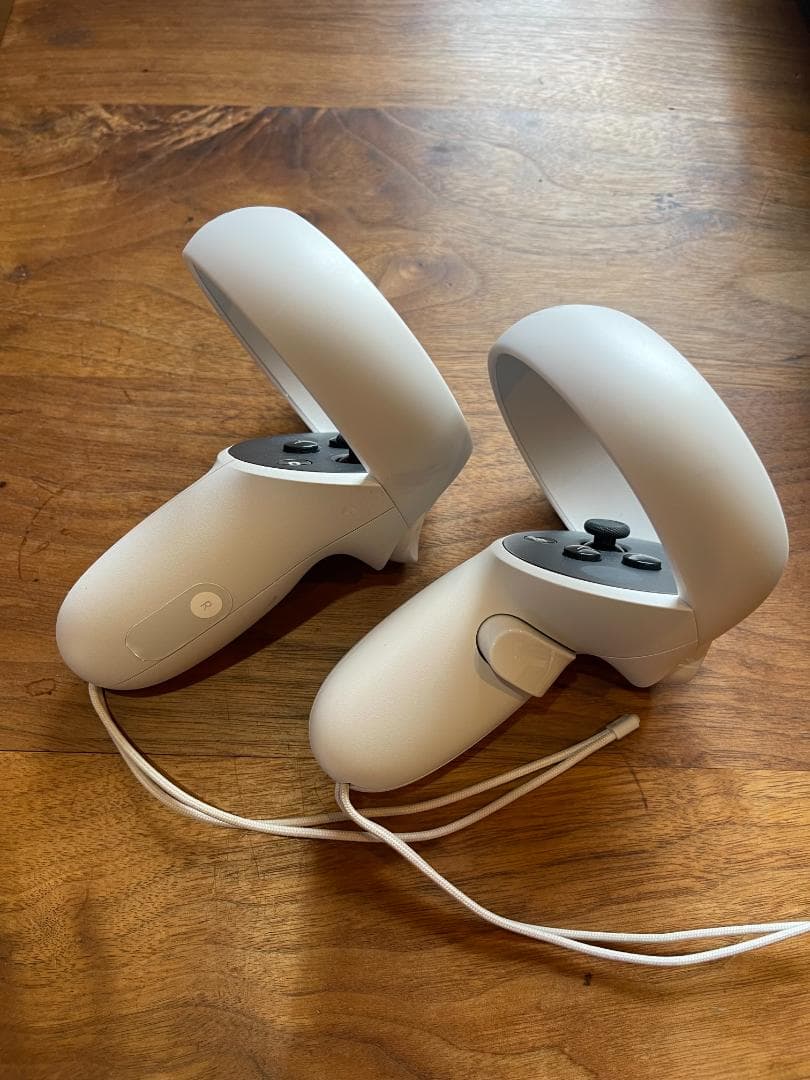 【美品】Oculas Quest2 64GB ＋ヘッドストラップ＋ケース他付属品