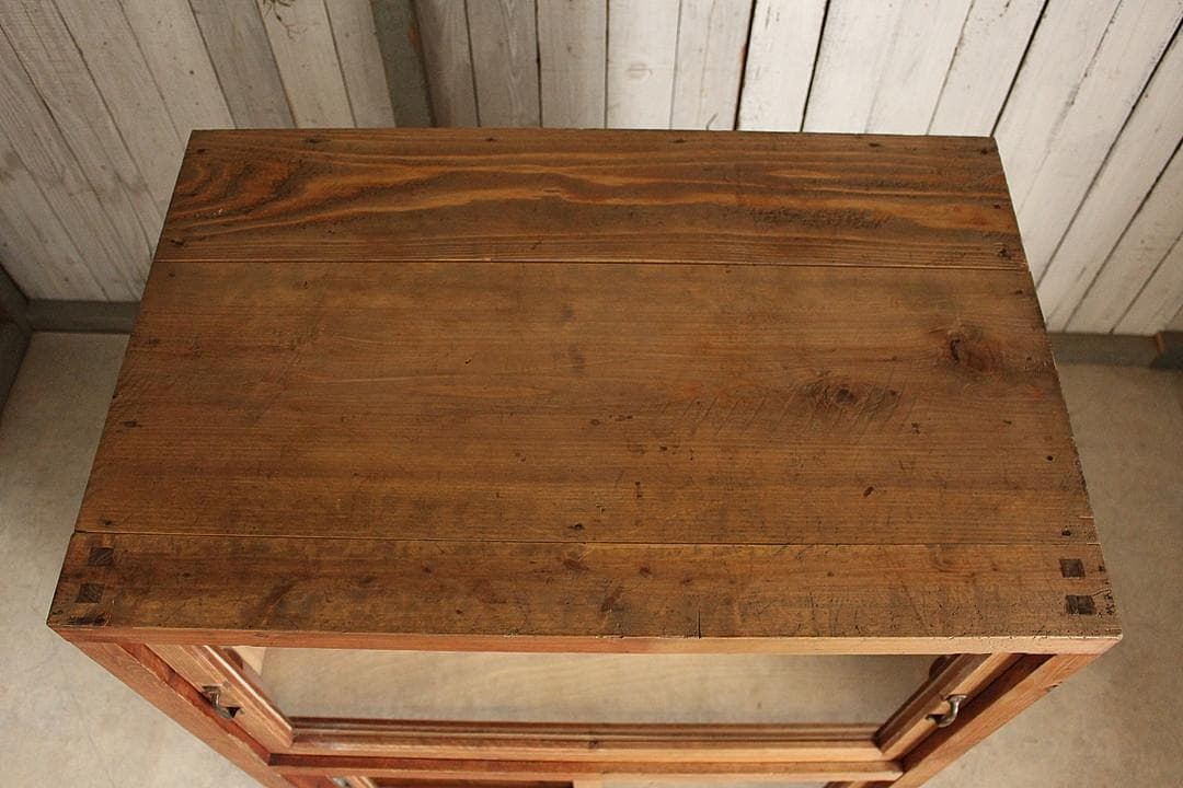 古く味のある木枠ガラス戸棚　食器棚　水屋　キャビネット　古家具