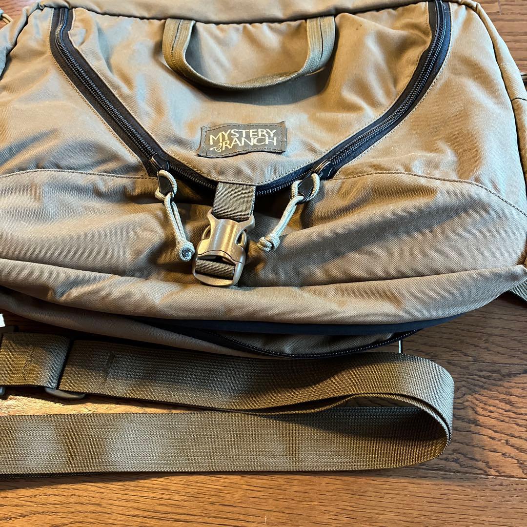 ミステリーランチ　ショルダーバッグ ベージュ　コヨーテ　スリーウェイ