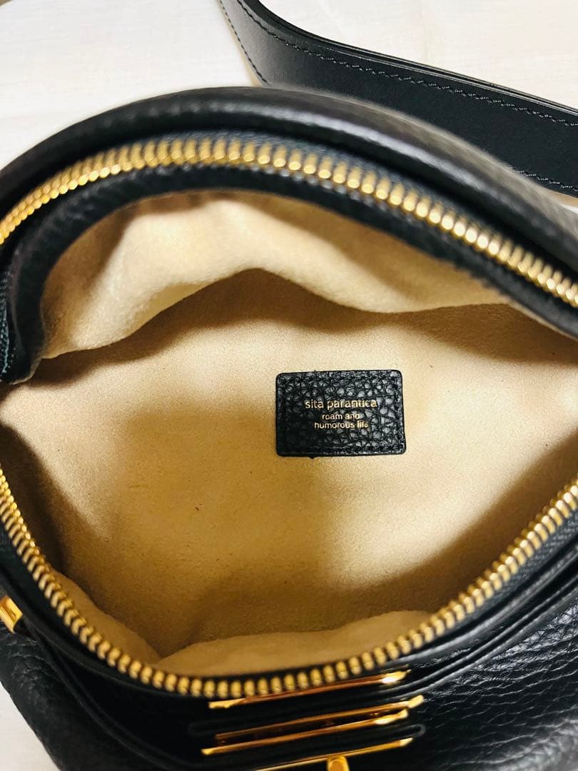 新品未使用☆ シータパランティカ　ボディバッグ　シボ革　ウエストポーチ ブラック
