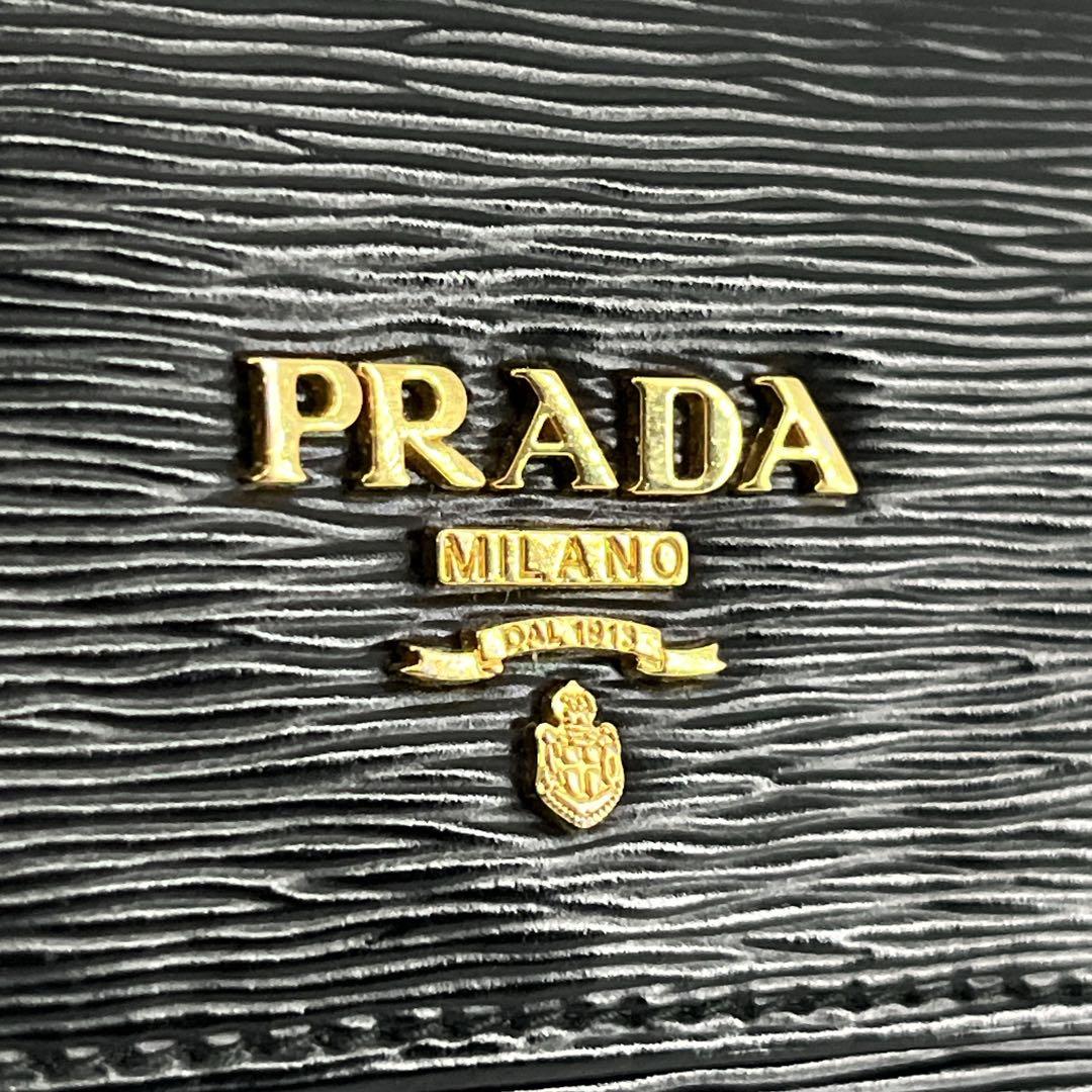 証明書付　良品　プラダ　6連キーケース　ゴールドロゴ　ブラック　レザー　男女兼用