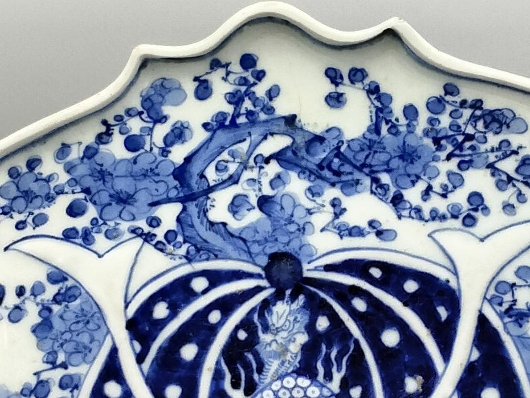 古伊万里　乾 銘 型抜染付兜絵皿