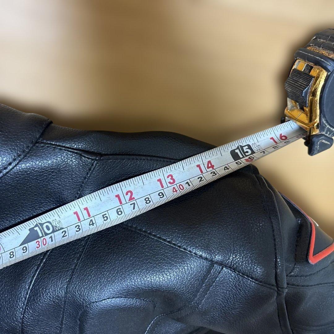 ダイネーゼのモーターサイクルジャケット、レザー