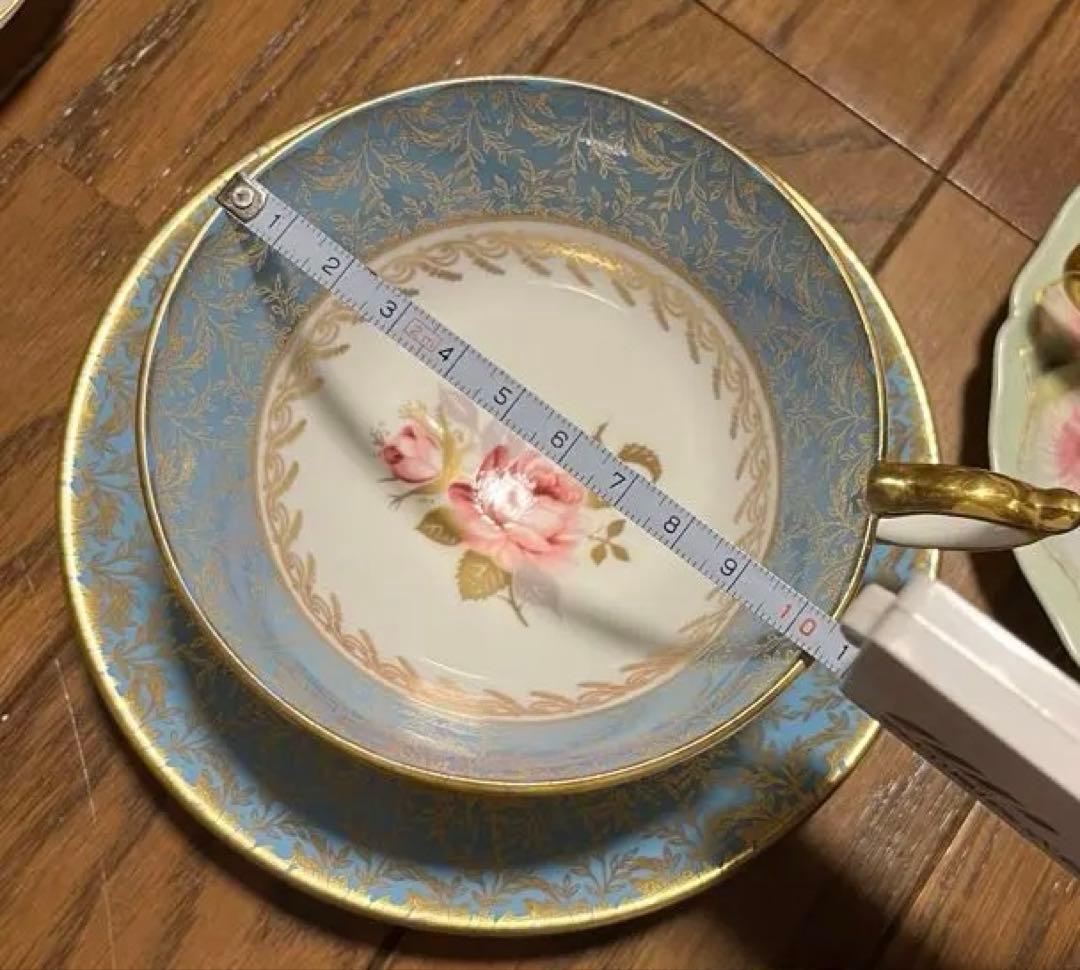 エインズレイ　青と金彩のバラ柄カップとソーサーセット