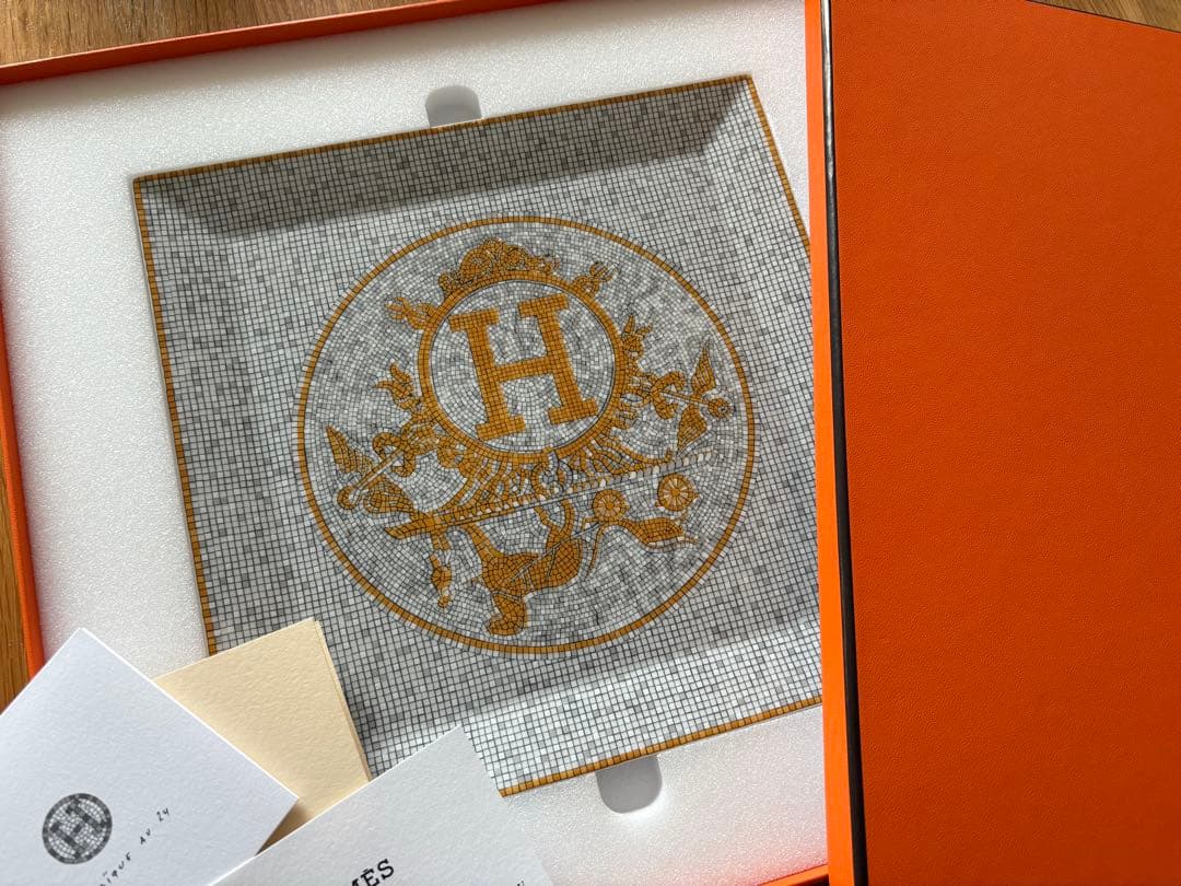 HERMES グレー・オレンジ ロゴ皿