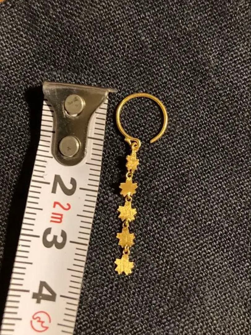 (美品)マリーエレーヌタイヤック　ゴールド 花形ピアス(片耳用) 約5cm