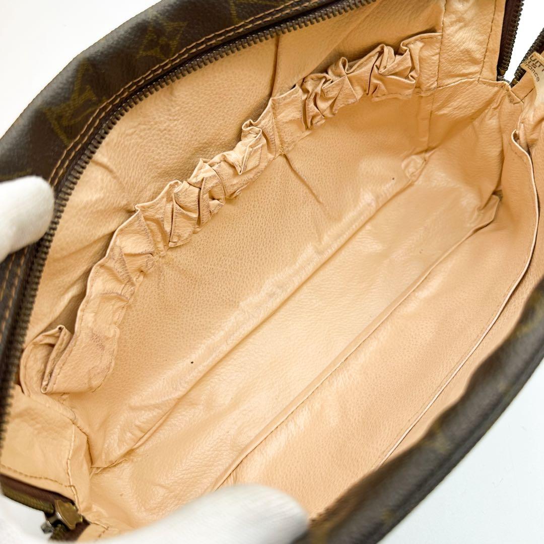 ルイヴィトン トゥルース トワレット 28 モノグラム ポーチ クラッチバッグ