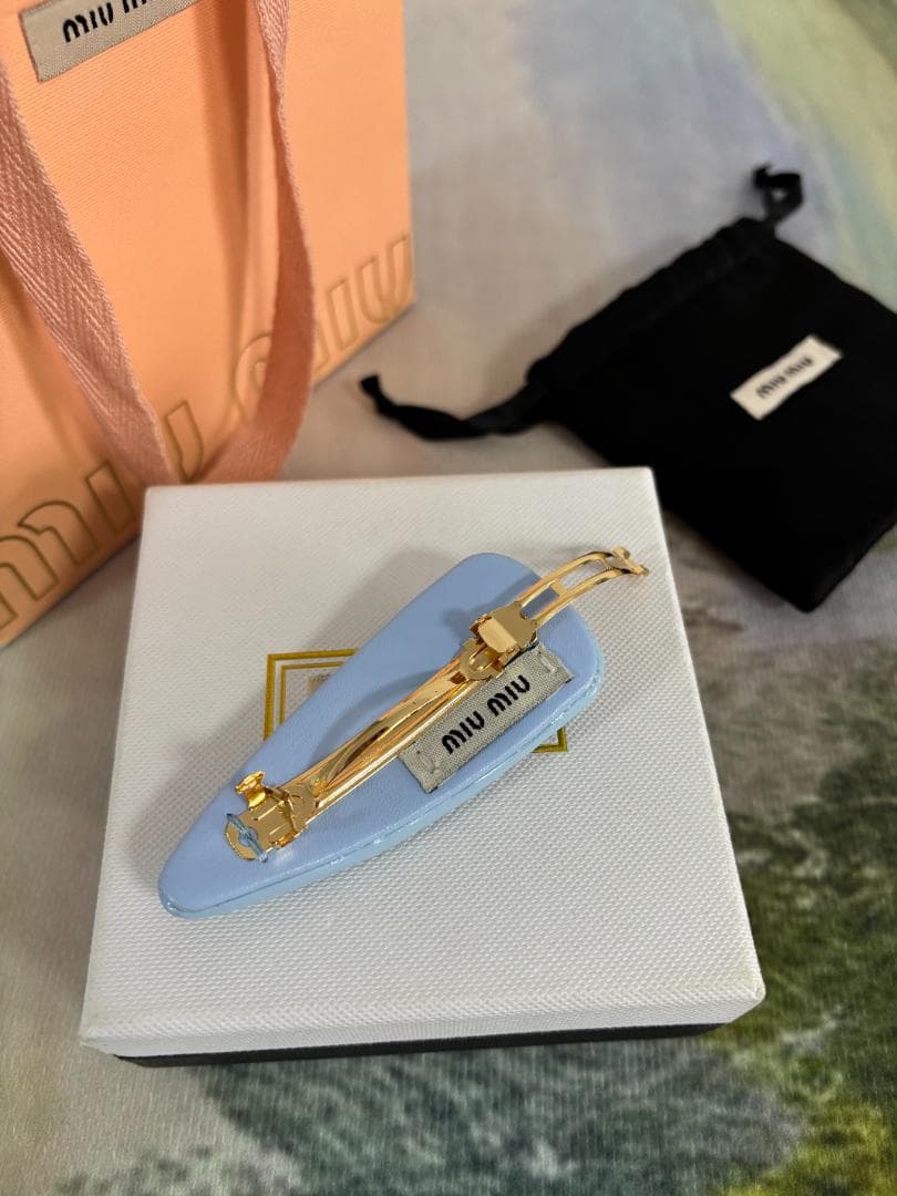水色 miu miu ヘアクリップ