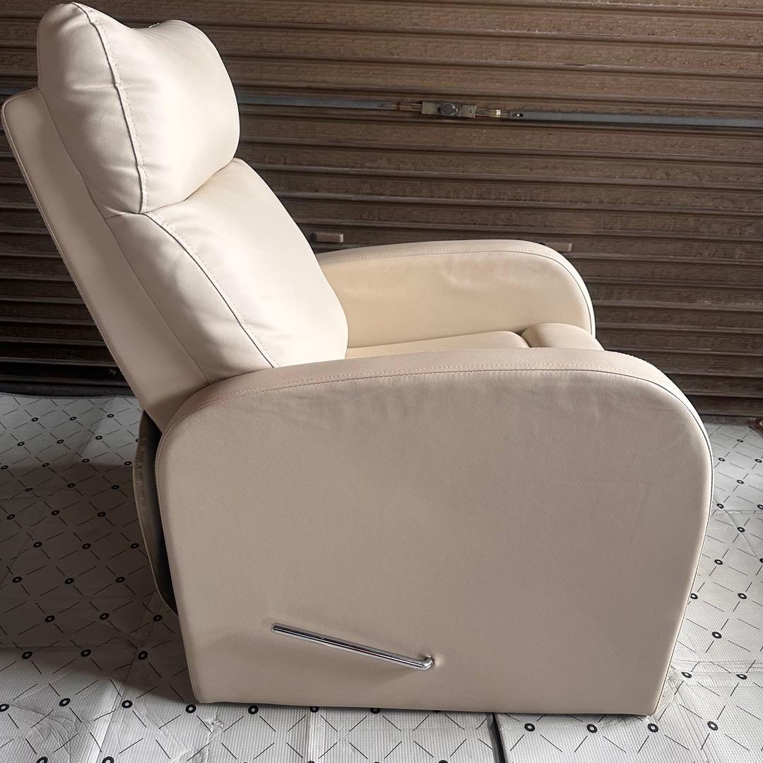 リクライニングチェア　マツエク　ネイル　エステ