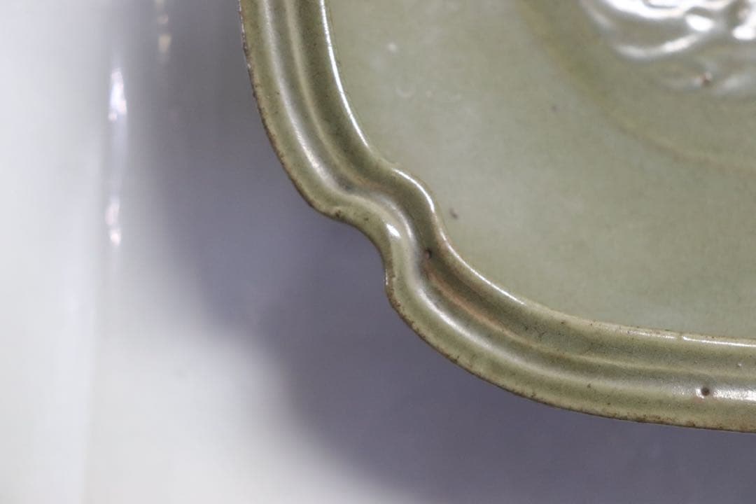 青磁　牡丹紋倭角皿　竜泉窯　送料込み1212