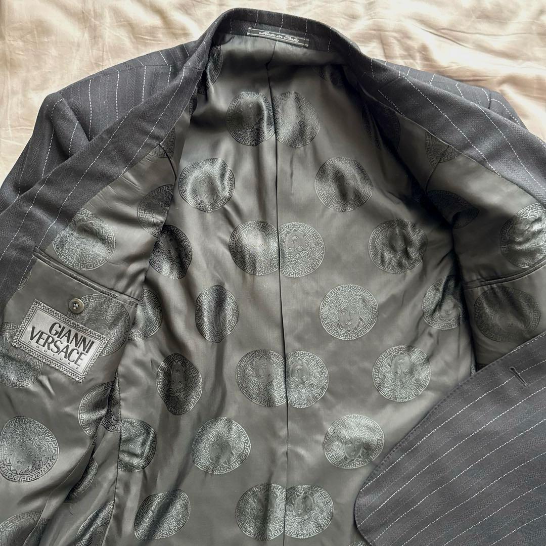 ヴェルサーチ スーツ ストライプ 裏地メデューサ 総裏 黒