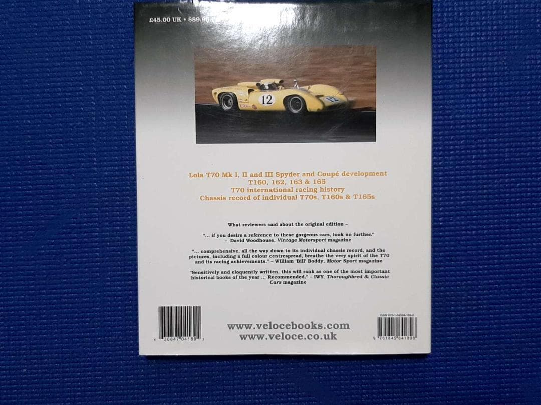 洋書 LOLA T70　The Racing History & ~ 背割れあり