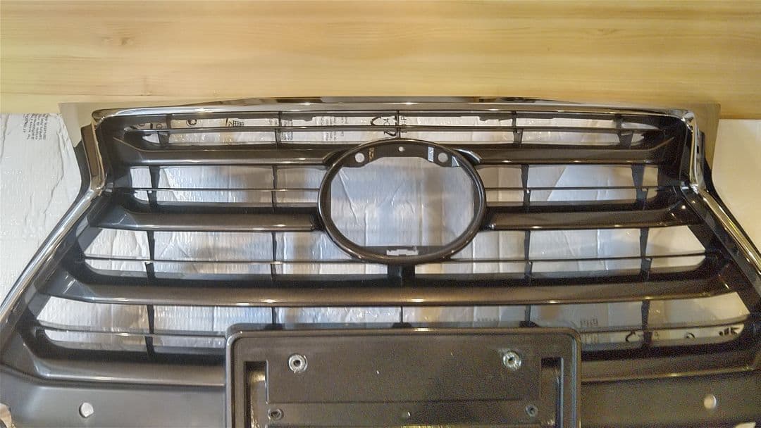 レクサス　NX　前期グリル　 外周メッキモールディング付