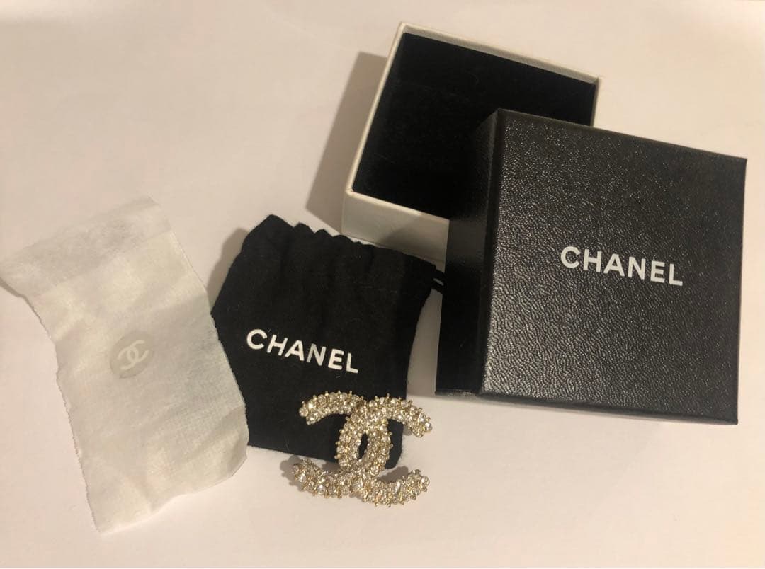 CHANEL CCロゴブローチ クリスタル装飾