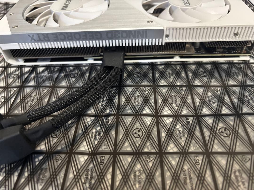 INNO3D RTX4070 super 白 OC 12GB