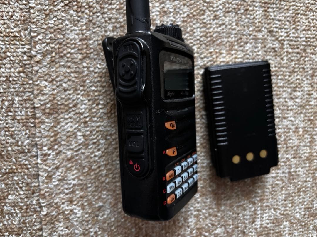 YAESU FT-70D デジタルアナログトランシーバー