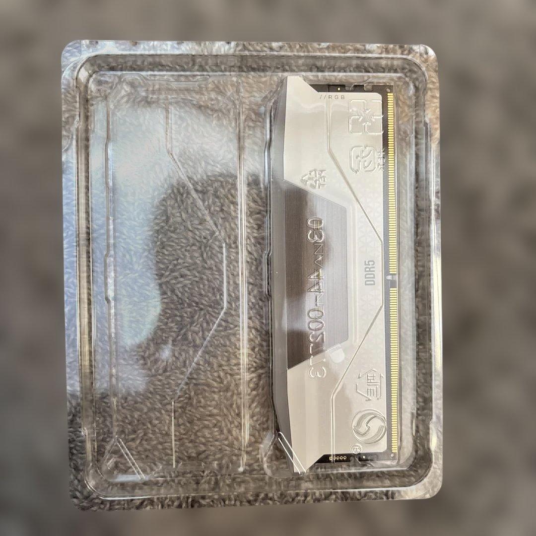 メモリー CORSAIR VENGEANCE RGB DDR5-6000 16GB