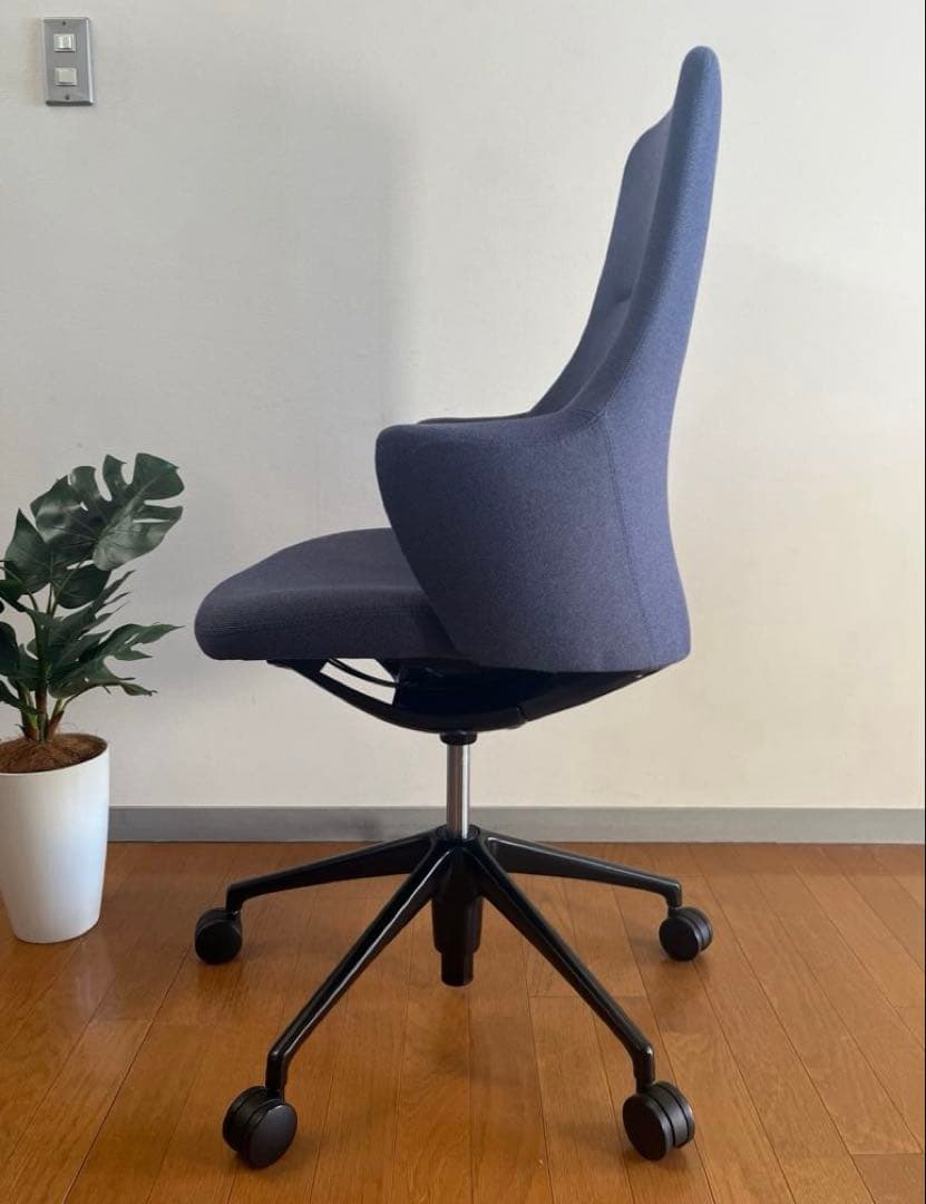 オカムラ　ライブスワークチェア　17.9万　2023年製　okamura モダン