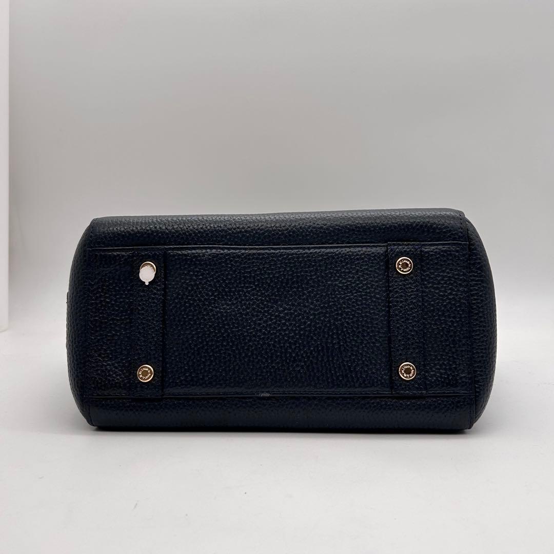 未使用　A.D.M.J　ショルダーバッグ　レザー　濃紺色　ロゴ　自立　斜め掛け◎