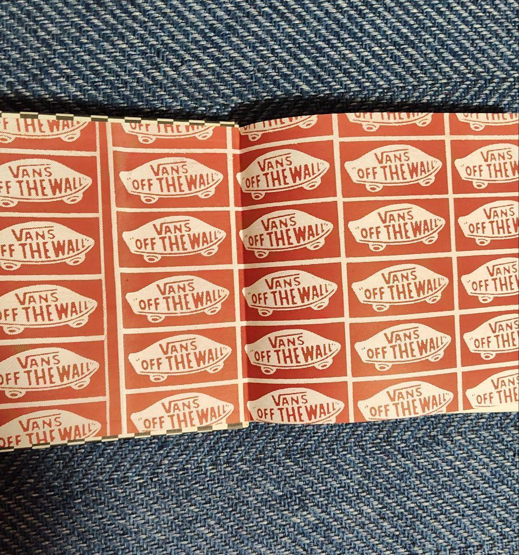 Vans \"OFF THE WALL\" ハードカバー本