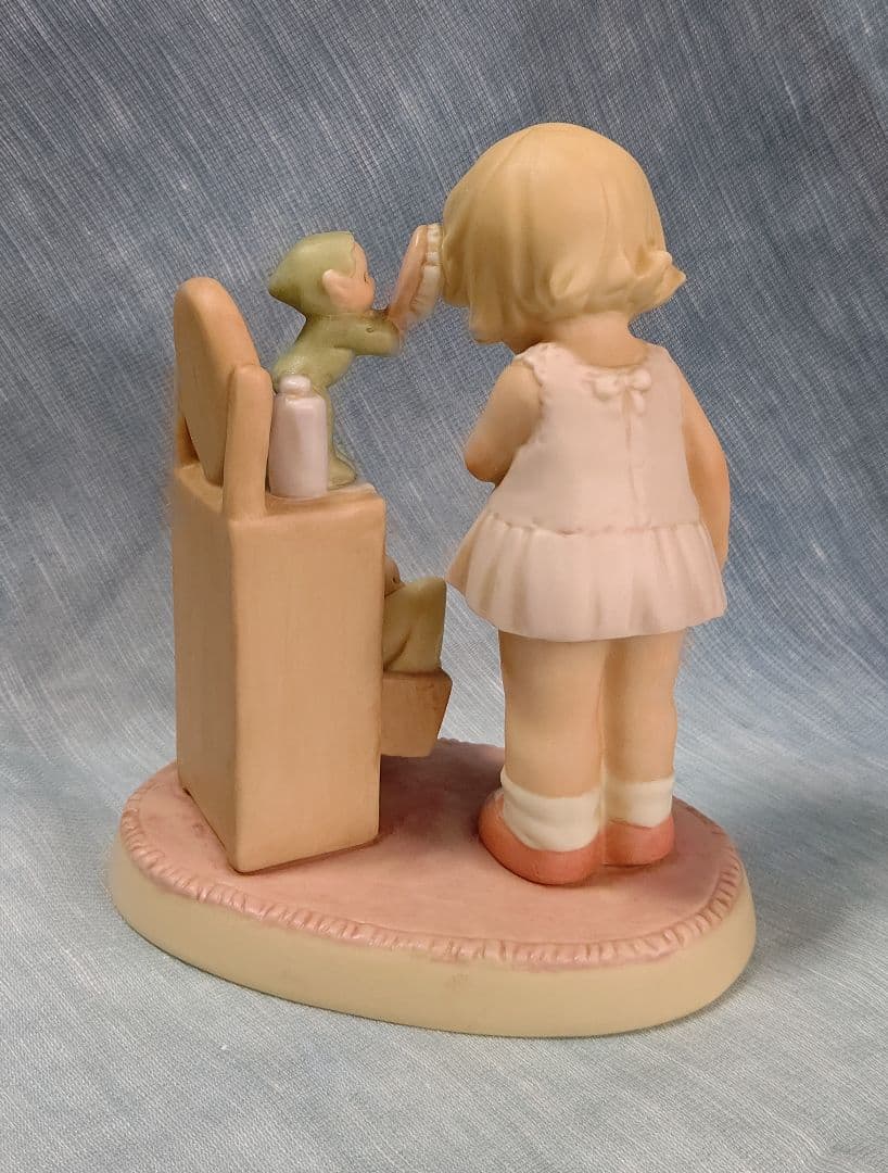 マーベル ルーシー アトウェル \" あなたの為に私たちは何でもします\"陶器人形