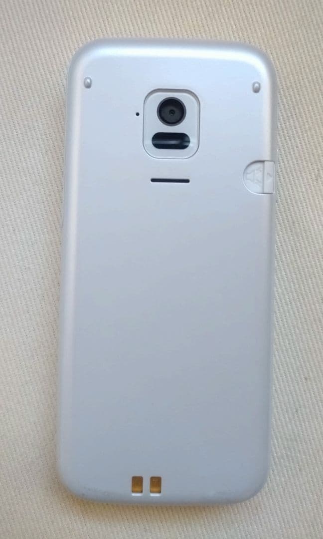 docomo らくらくホン F-01M ホワイト