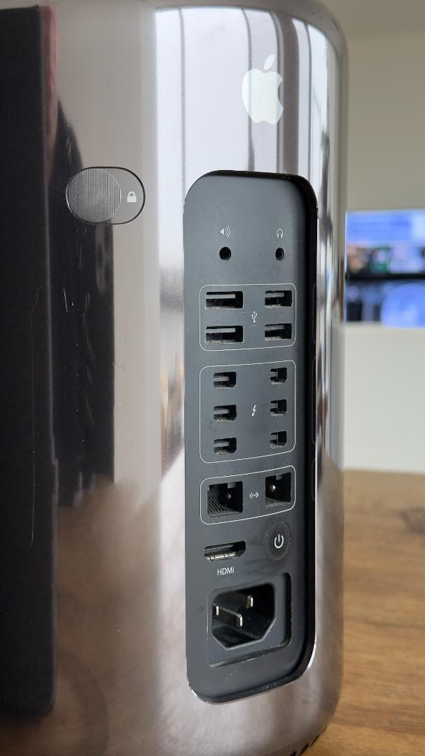 Mac Pro Late 2013 8コア 64GB D700