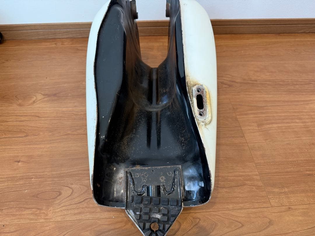 SR400 ガソリンタンク 2型外し