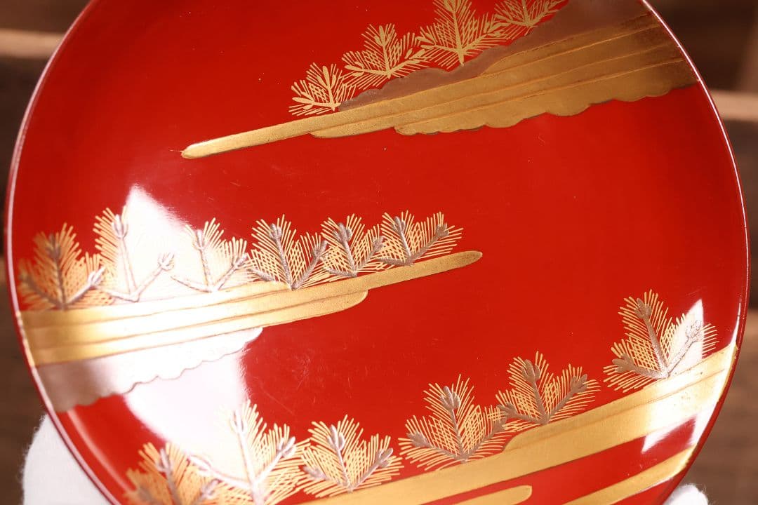 【CM228】木製漆器 若松と梅 金蒔絵 朱塗 引盃 五客 天然木 盃 杯 懐石