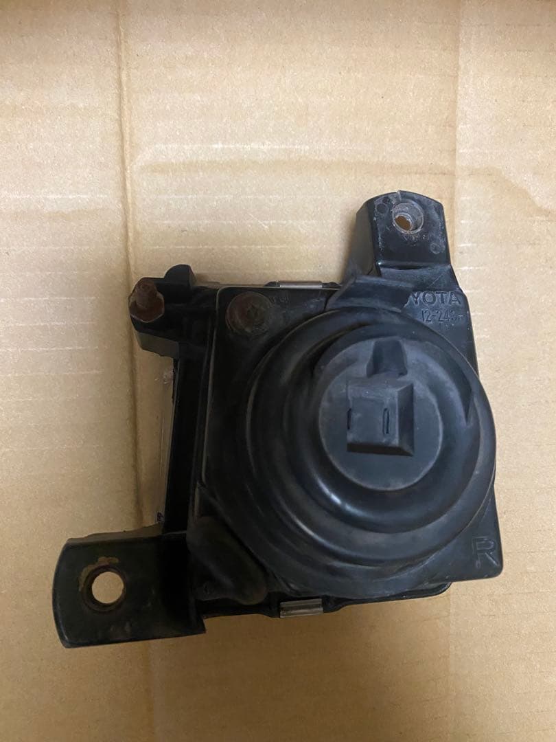 う*ま様 AE86 レビン　純正フォグランプ　右側