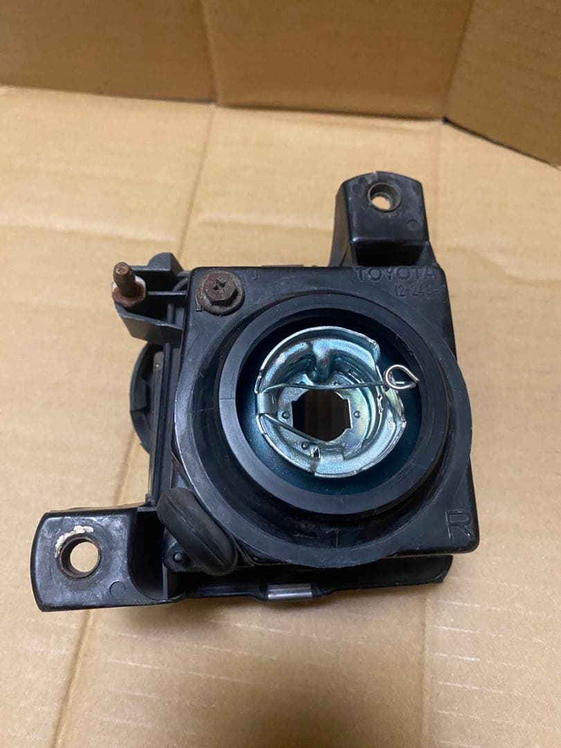 う*ま様 AE86 レビン　純正フォグランプ　右側