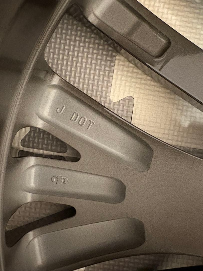 19インチ ブラック/シルバー アルミホイール