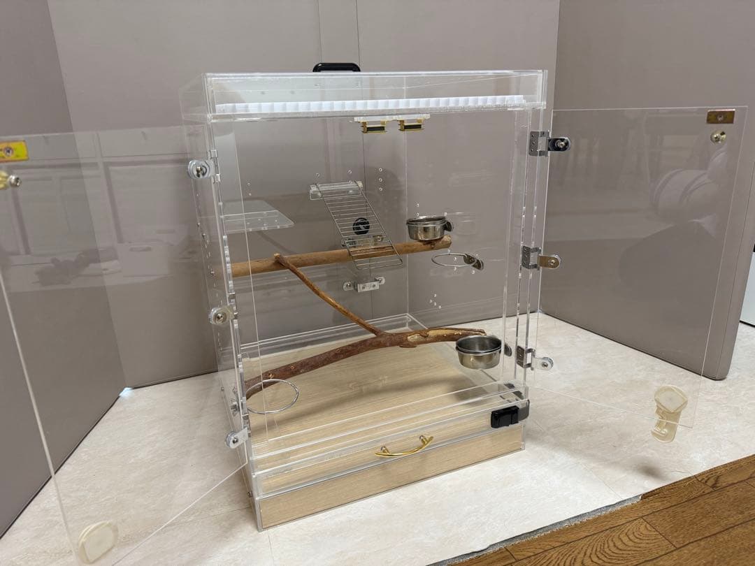 鳥カゴ　中型アクリル鳥用ケージ(エサカップ4つ、エサ付)