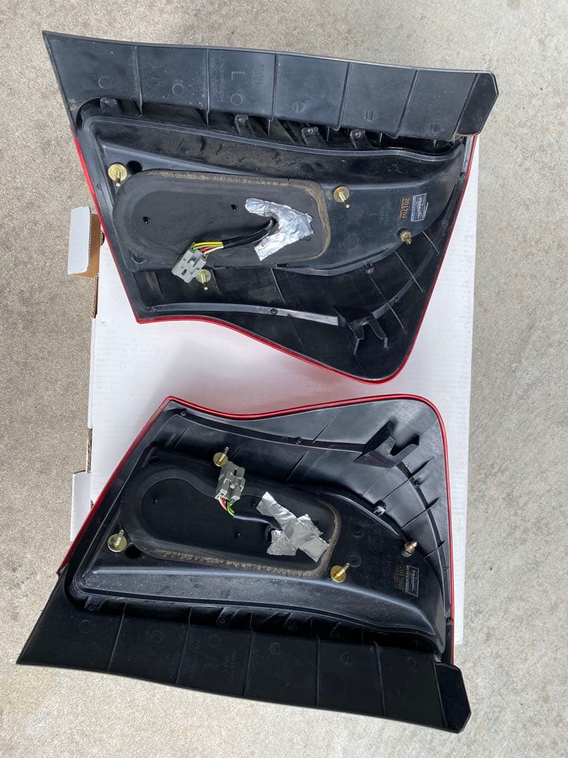 プリウスαヴァレンティテールランプ