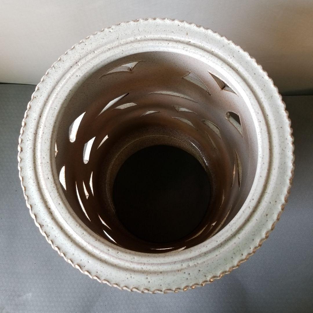 お値下げしました⤵信楽焼傘立て  唐草透かし彫り 高さ４８cm