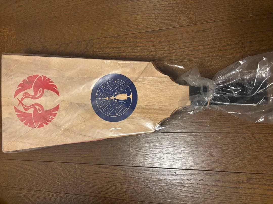 伝統的羽子板 鶴の模様付き