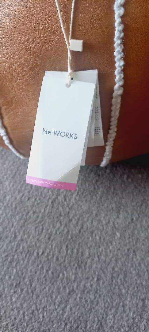 新品未使用　刺繍入りブラウン円形クッション　オットマン