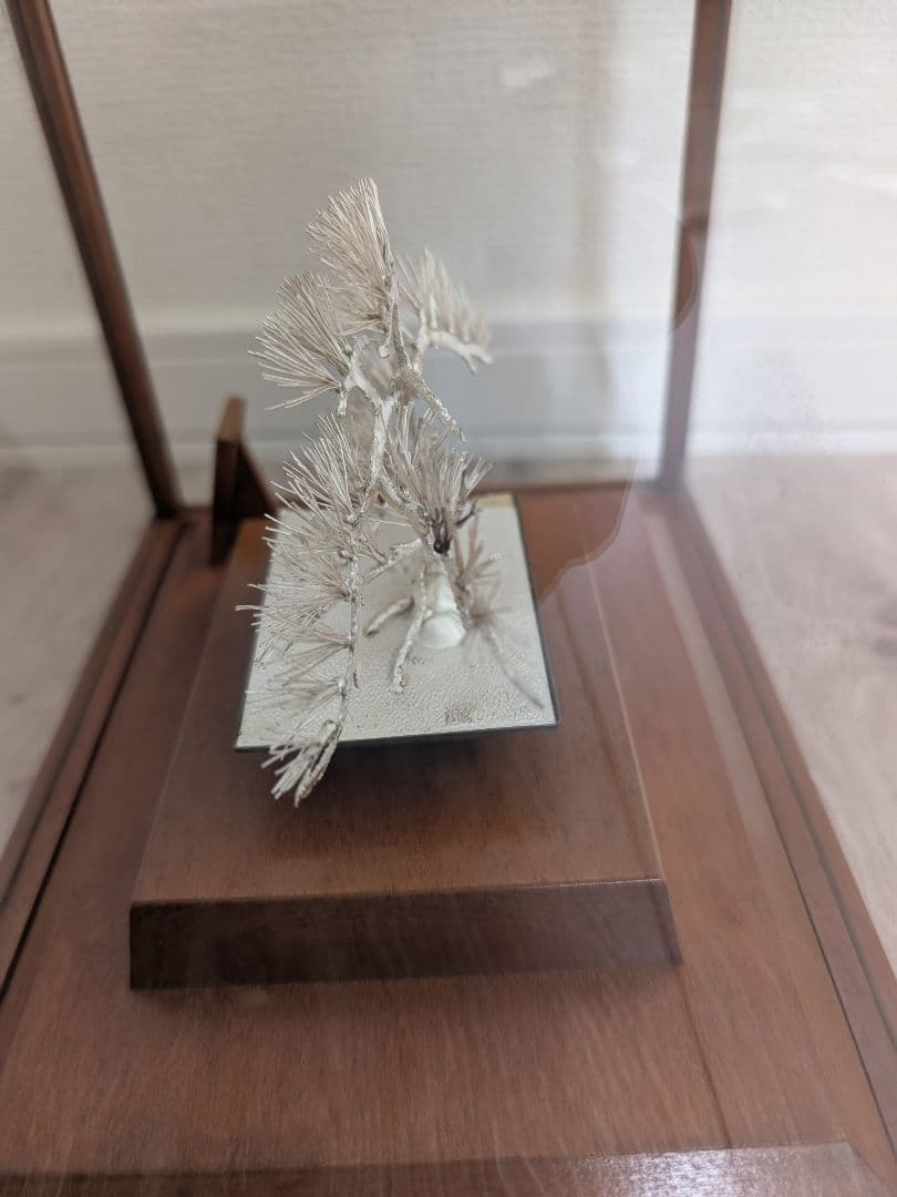 純銀製 松 盆栽 光則作 ガラスケース付 幅15cm 奥行11m 高さ16cm