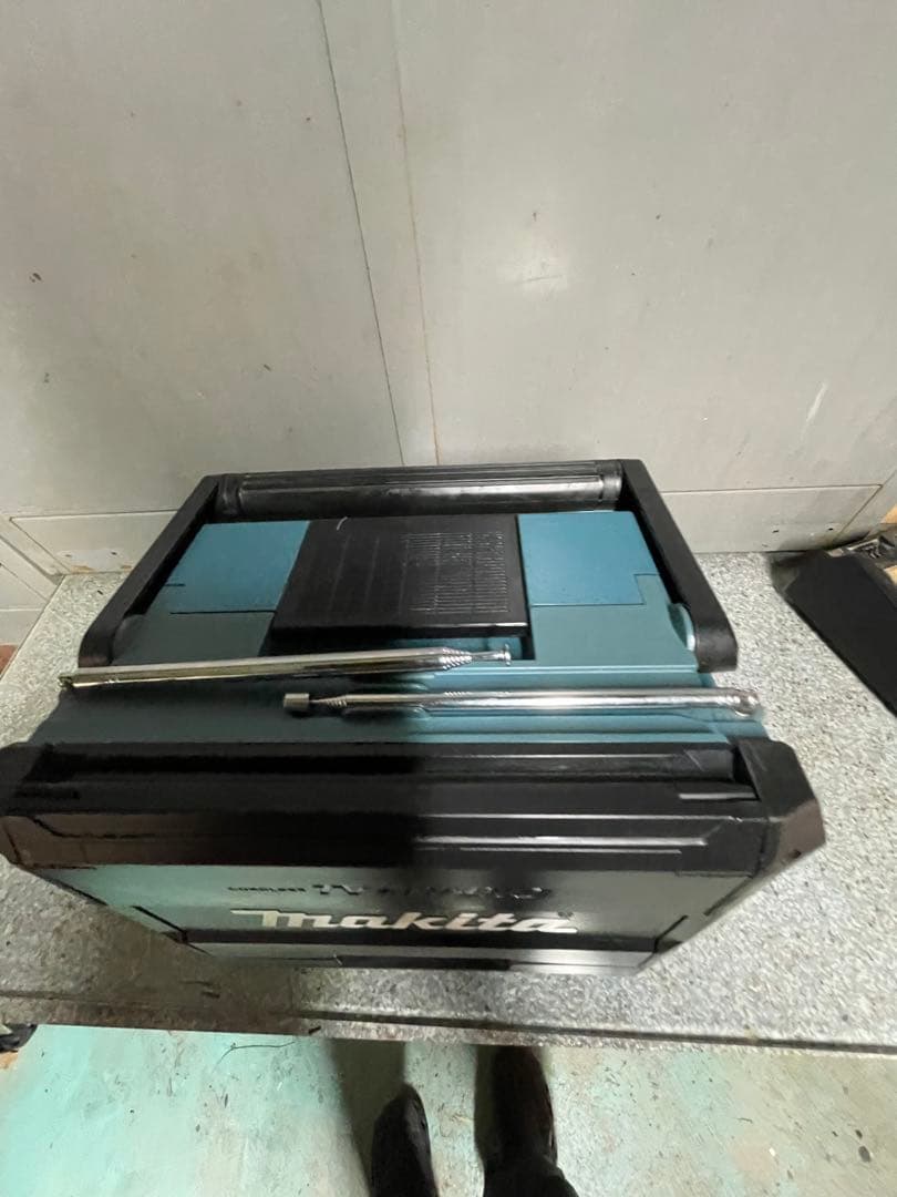 Makita ポータブルテレビ Bluetooth対応TV100